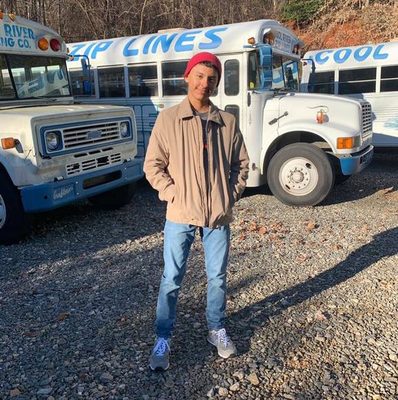 Meet your Posher, Andres - Picture 1 of 1